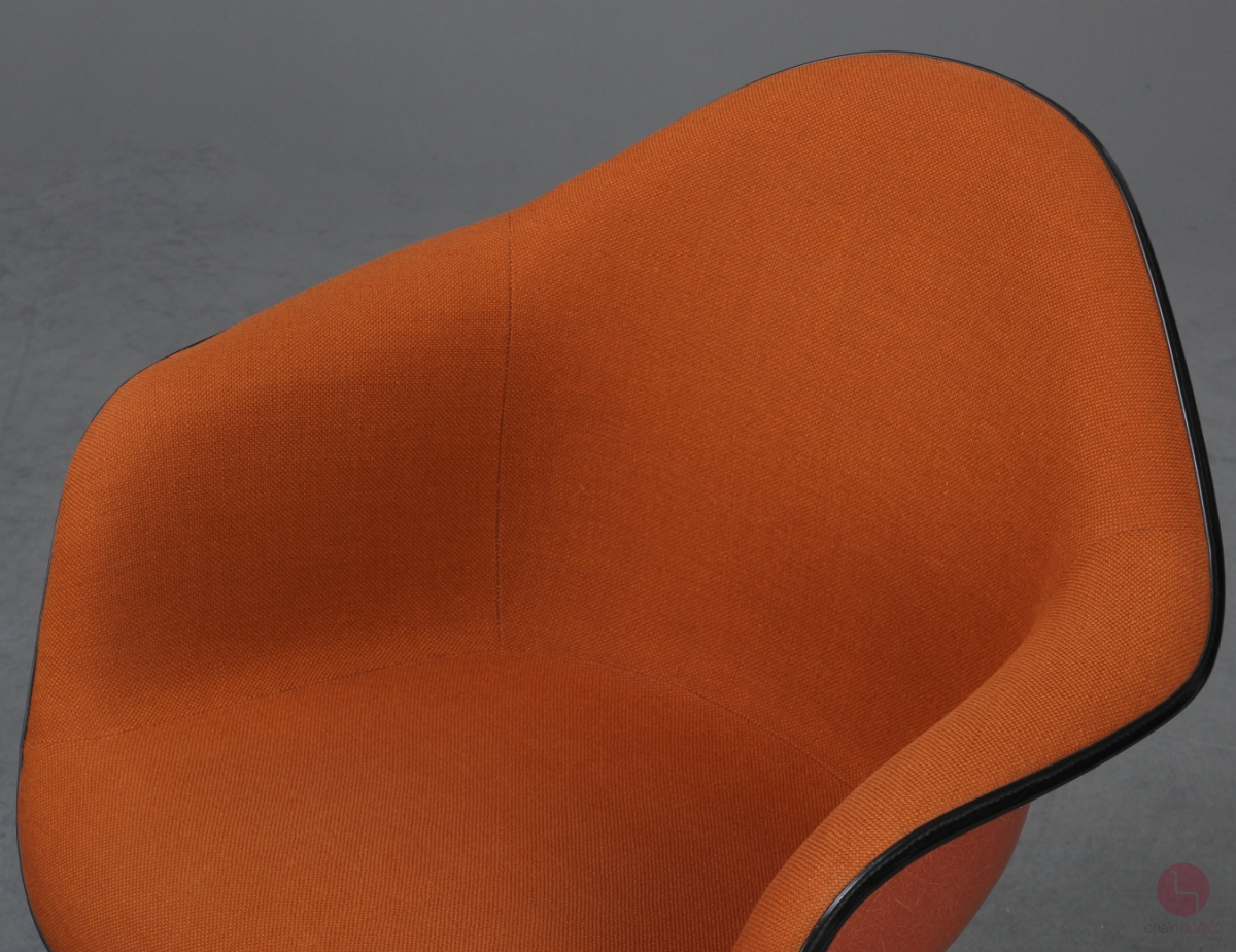 Vitra DAX Fiberglas Armchair in Orange 1970er Vintage mit Polster gebraucht