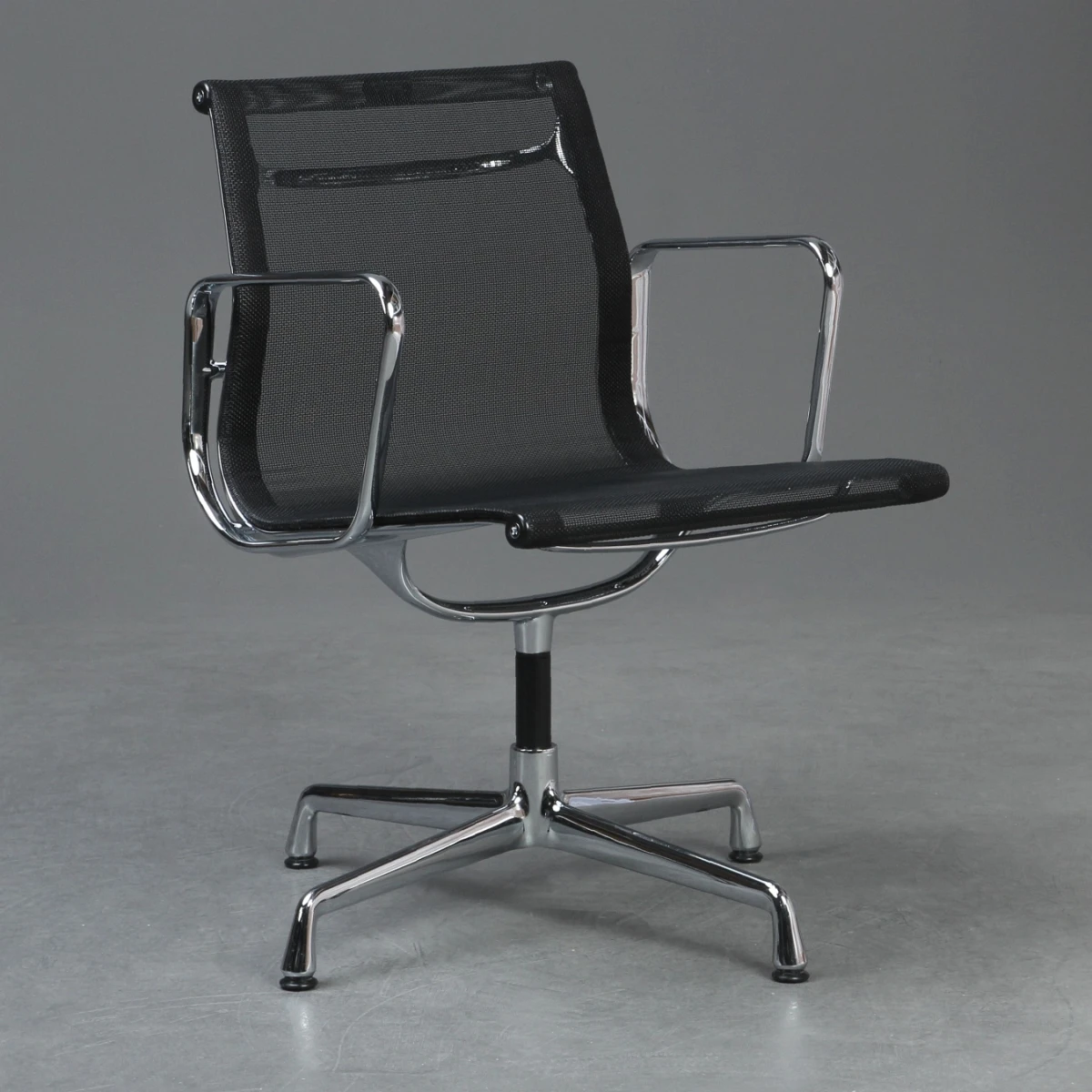 Vitra EA 108 Aluminium Chair Netz Schwarz gebraucht