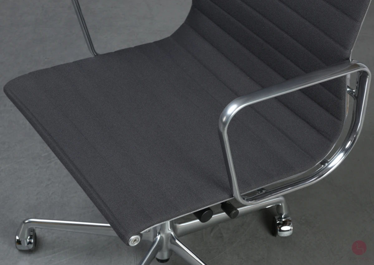 Vitra EA 119 Bürostuhl mit grauem Hopsak gebraucht