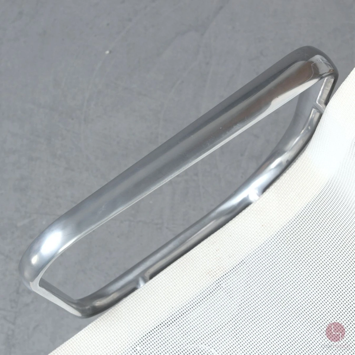 Vitra EA 108 Aluminium Chair mit weißem Netz gebraucht Vitra EA 108 Aluminium Chair mit weißem Netz gebraucht