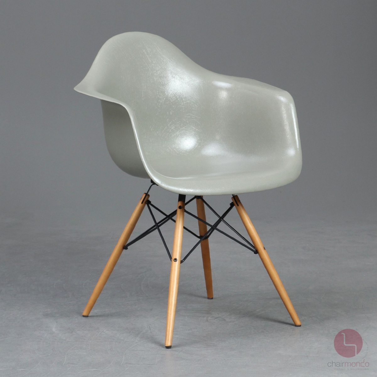 Vitra DAW Fiberglas Armchair in grau grün Raw Umber gebraucht