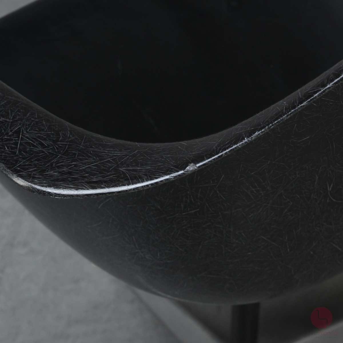 Herman Miller Eames Armchair mit schwarzer Fiberglas und Drehgestell gebraucht