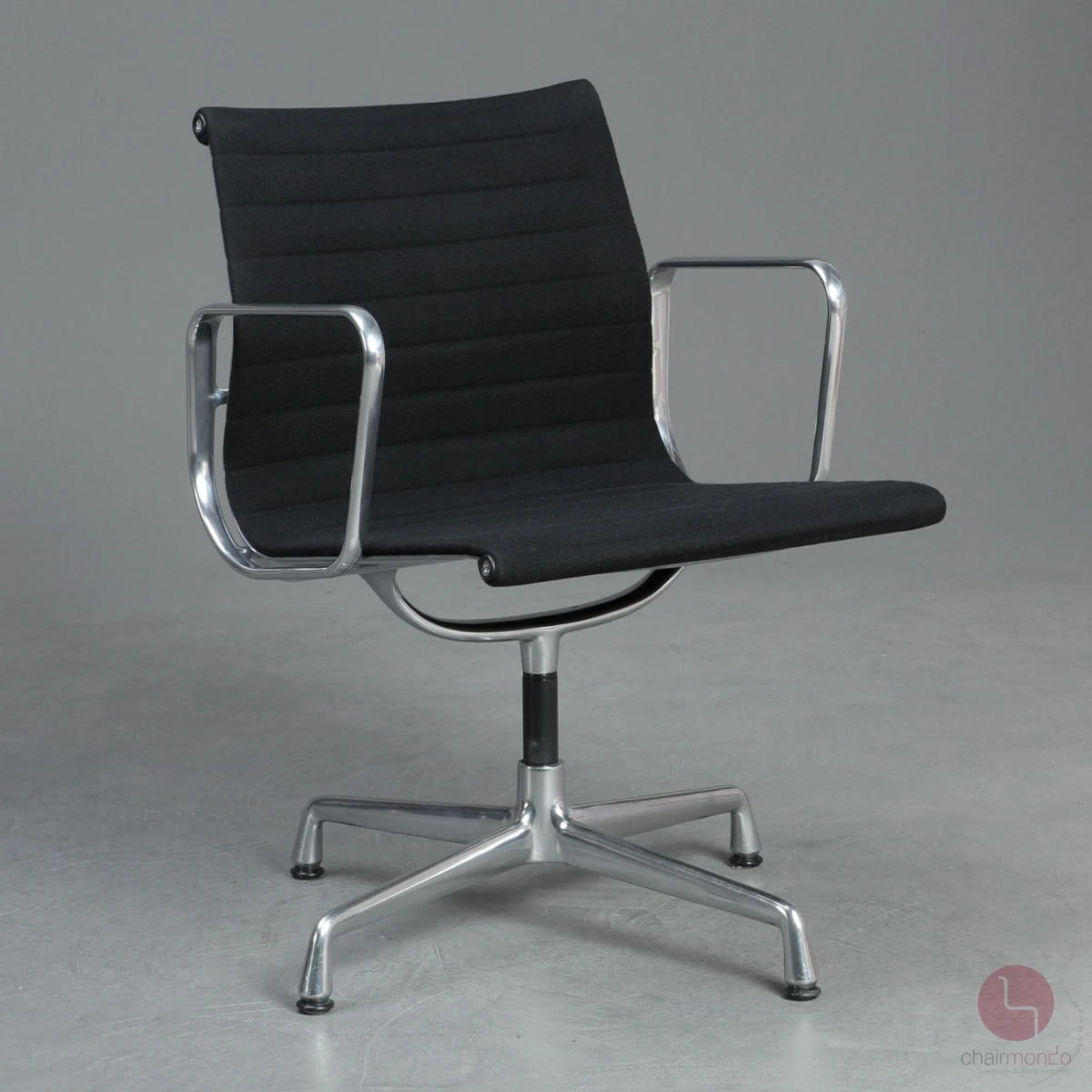 Vitra EA 108 Aluminium Chair Alu poliert Hopsak schwarz gebraucht