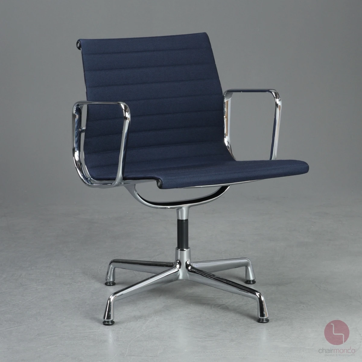 Alu Chair mit blauem Track Stoff verchromt Alu Chair mit blauem Track Stoff verchromt