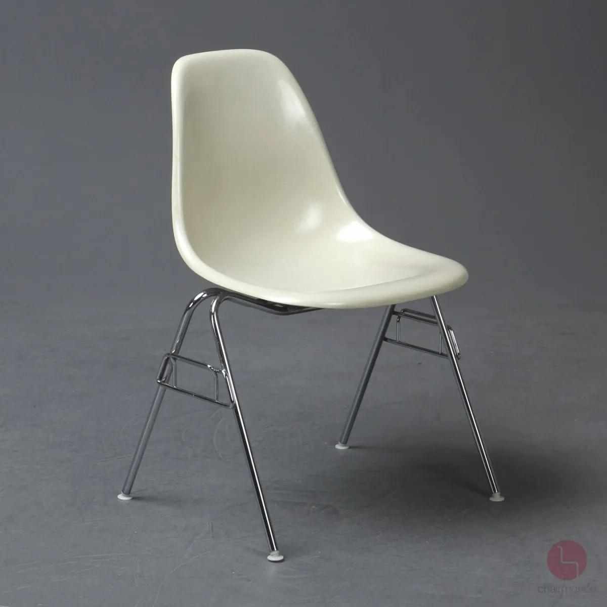 Vitra Eames Side Chair Beige Fiberglas DSS Stacking Base gebraucht