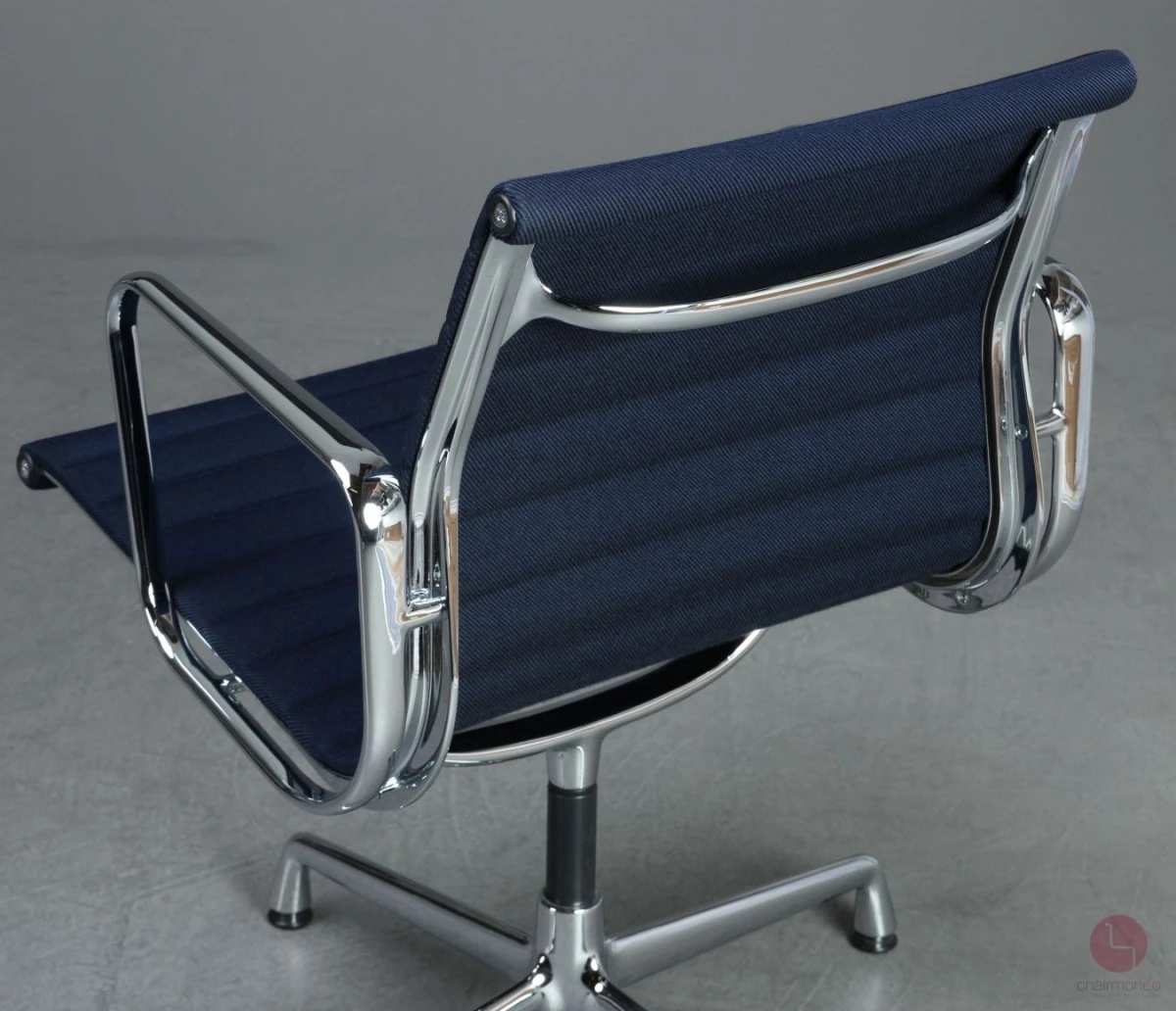 Alu Chair mit blauem Track Stoff verchromt Alu Chair mit blauem Track Stoff verchromt
