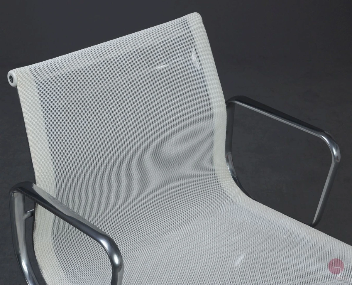 Vitra EA 108 Aluminium Chair mit weißem Netz gebraucht Vitra EA 108 Aluminium Chair mit weißem Netz gebraucht