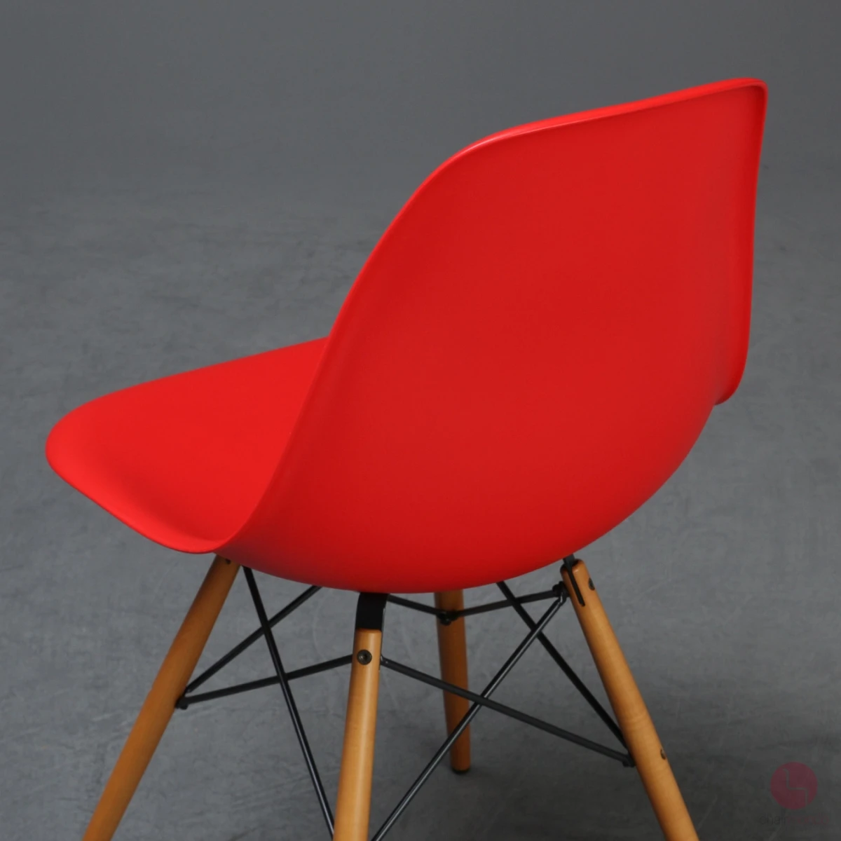 Vitra Side Chair DSW in Rot mit hellem Ahorn Gestell gebraucht