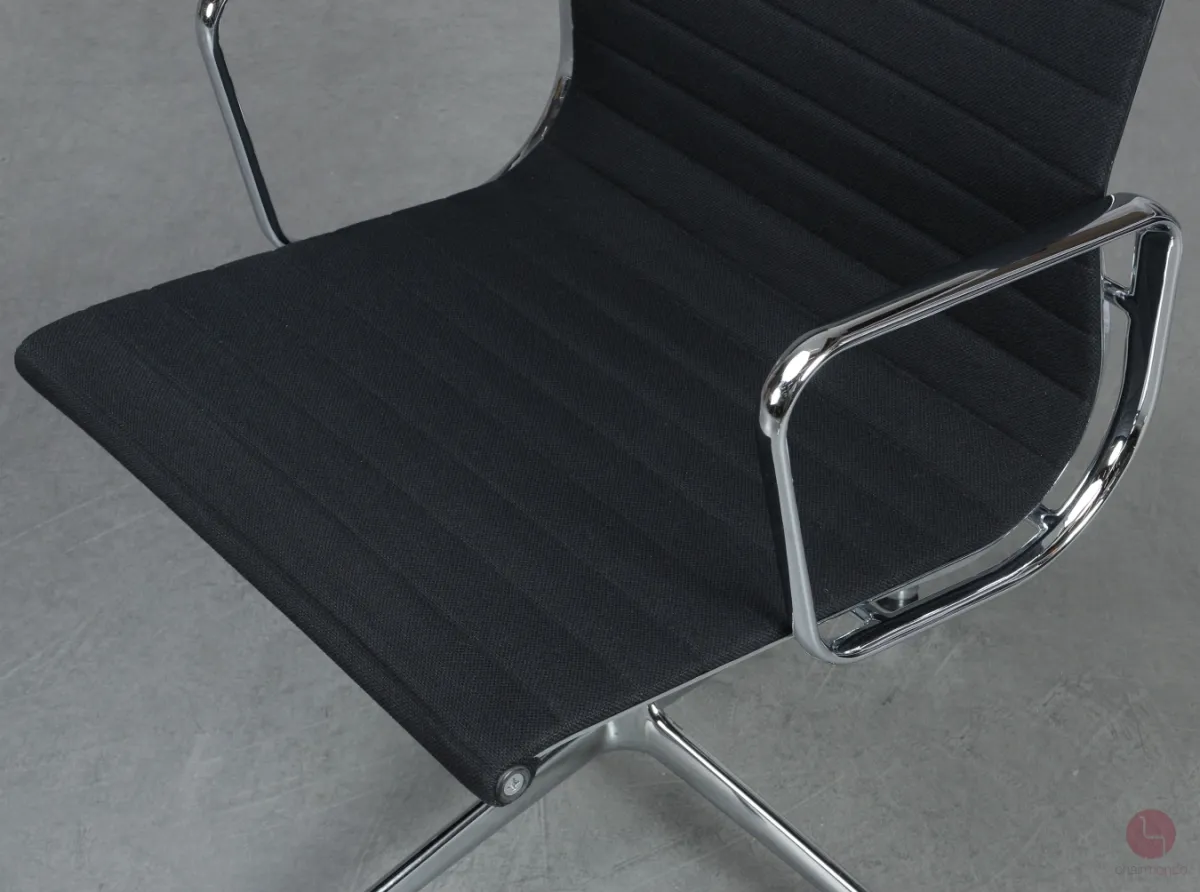 Vitra EA 108 Aluminium Chair Hopsak Schwarz gebraucht