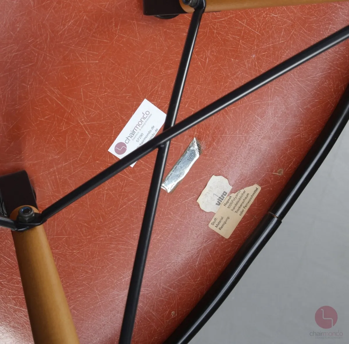 Vitra DAX Fiberglas Armchair Orange mit Eiffel Gestell gebraucht