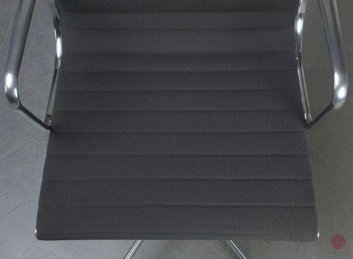 Vitra EA 119 Bürostuhl mit grauem Hopsak gebraucht
