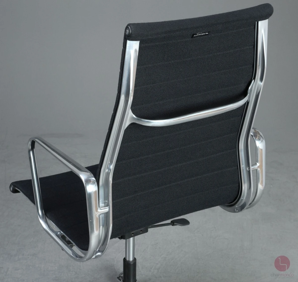 Vitra EA 119 Bürostuhl mit schwarzem Hopsak gebraucht