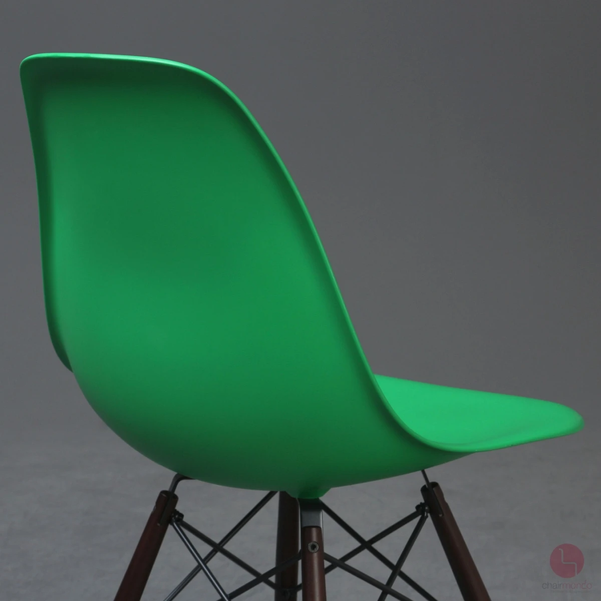 Vitra Side Chair DSW in Grün mit braunem Ahorn Gestell gebraucht