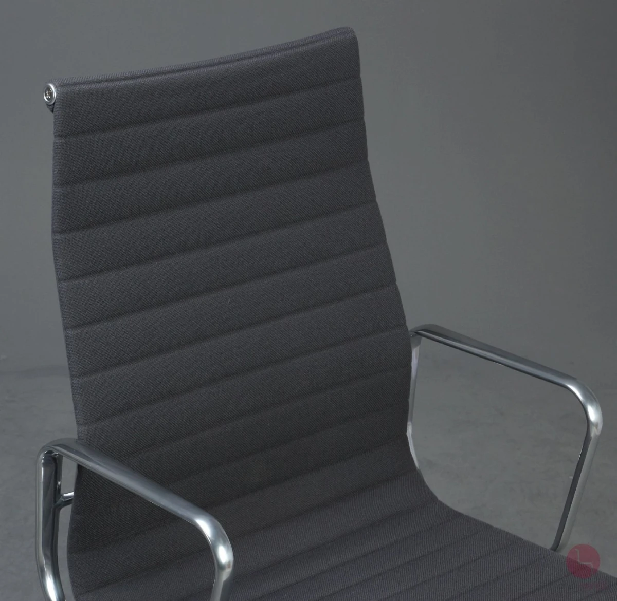 Vitra EA 119 Bürostuhl mit grauem Hopsak gebraucht