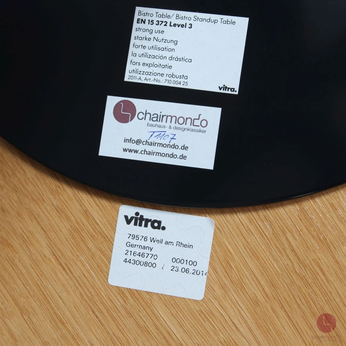 Vitra Bistro Table Eiche 80 cm, Gestell schwarz - gebraucht