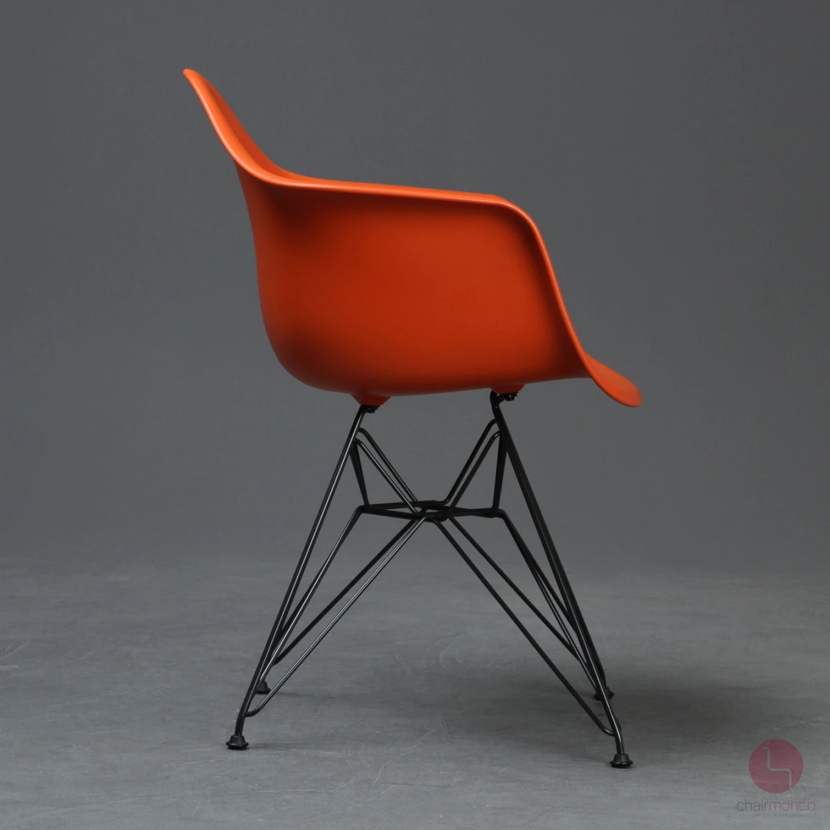 Vitra Armchair DAR in Rostorange mit schwarzem Eiffel Gestell gebraucht