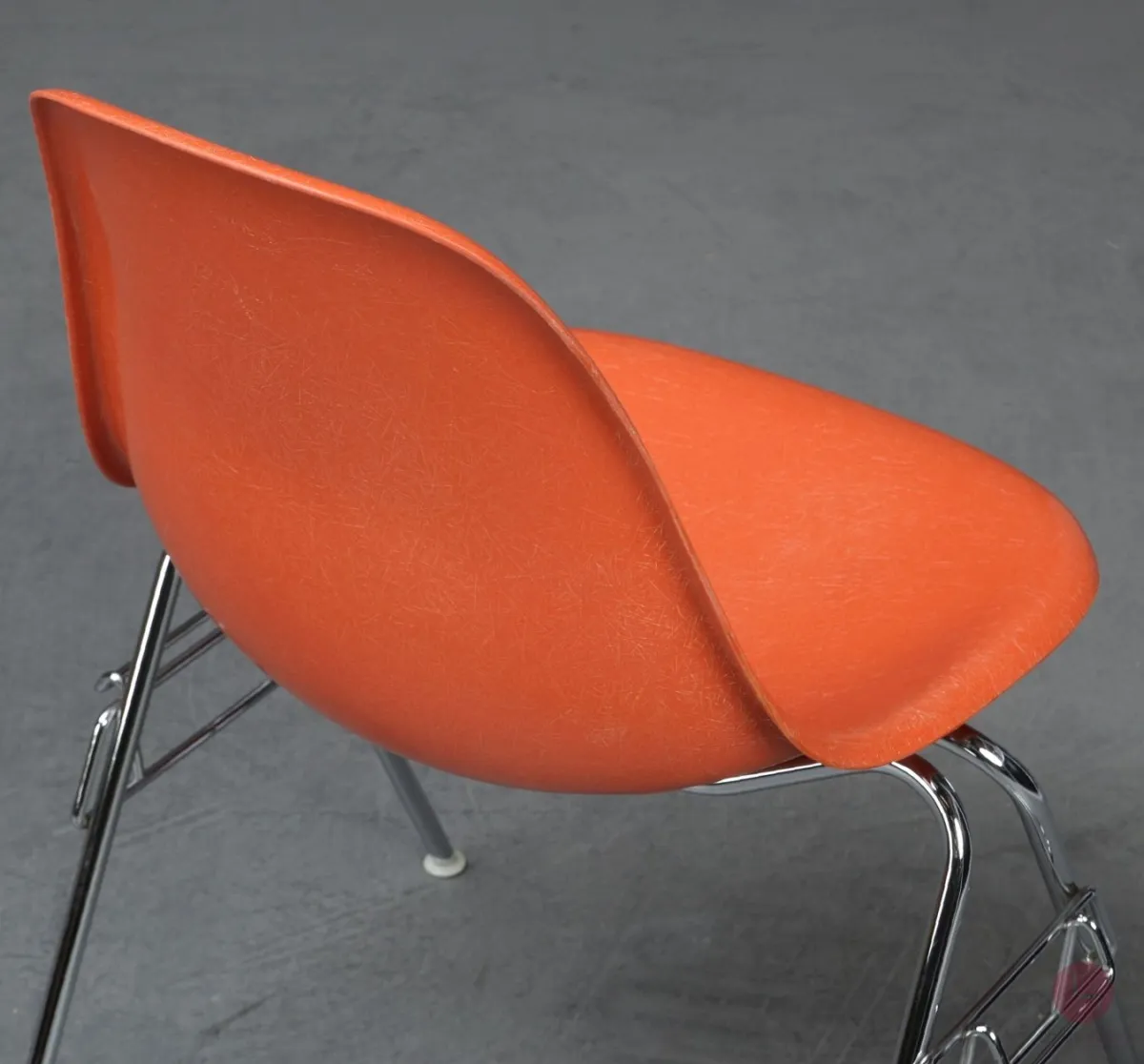 Vitra Herman Miller Side Chair Orange aus Fiberglas mit Stacking Base gebraucht