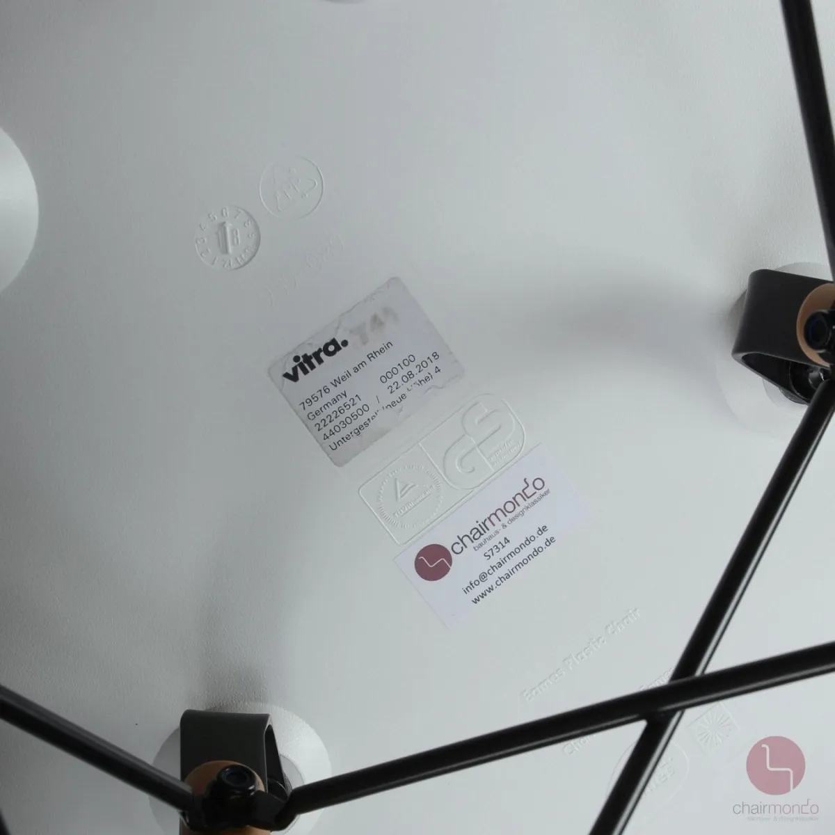 Vitra Side Chair DSW in Weiß mit hellem Ahorn Gestell gebraucht