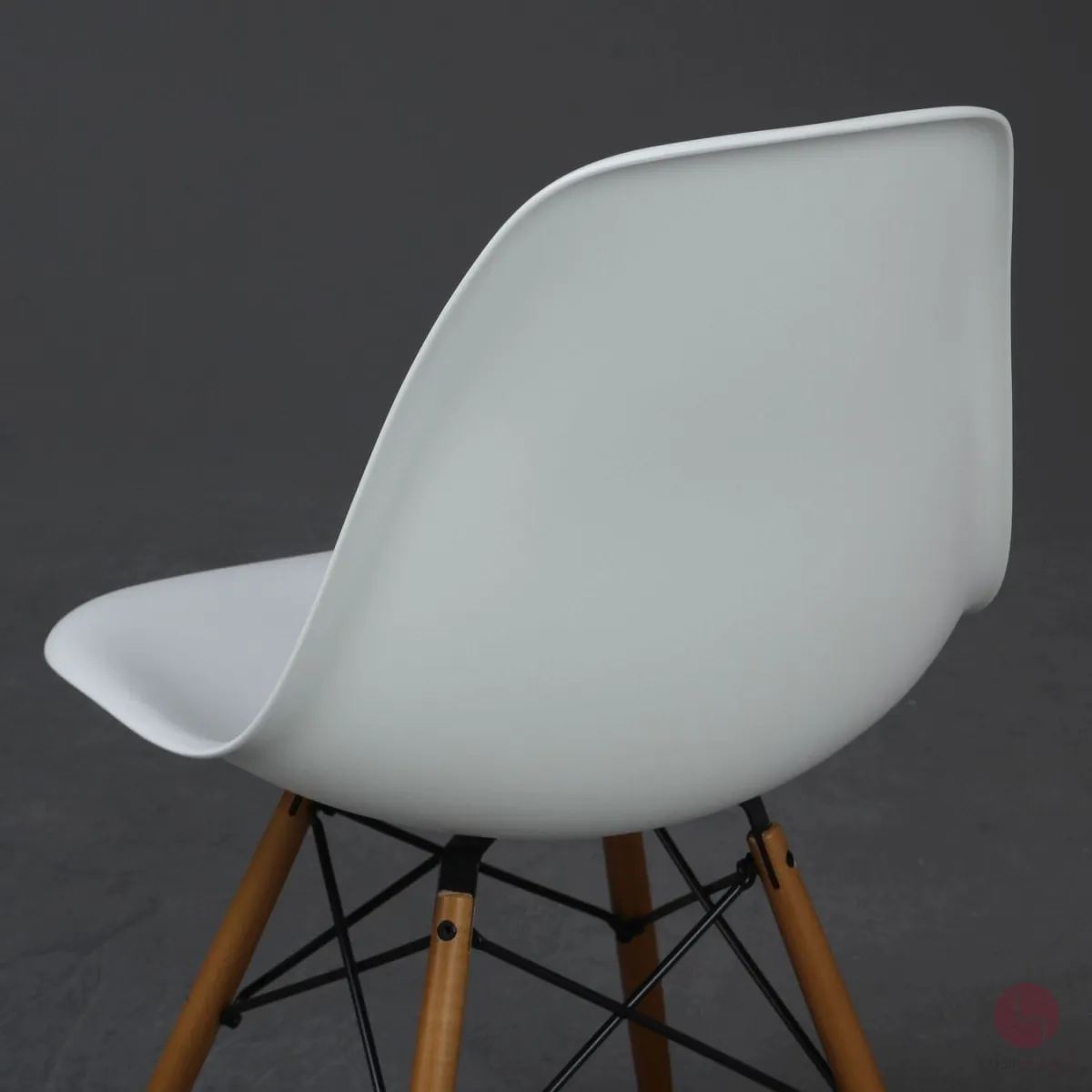 Vitra Side Chair DSW in Weiß mit hellem Ahorn Gestell gebraucht