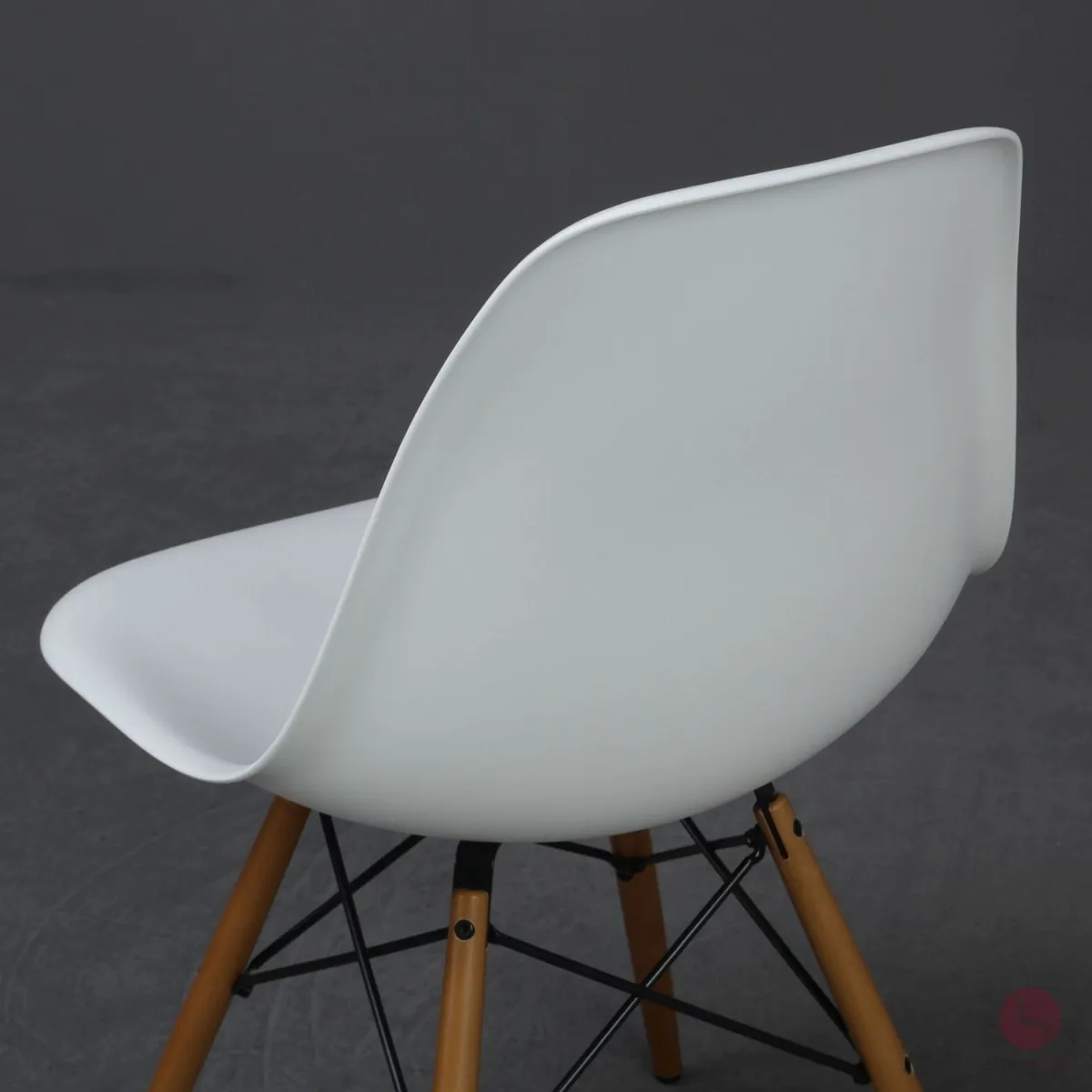 Vitra Side Chair DSW in Weiß mit hellem Ahorn Gestell gebraucht