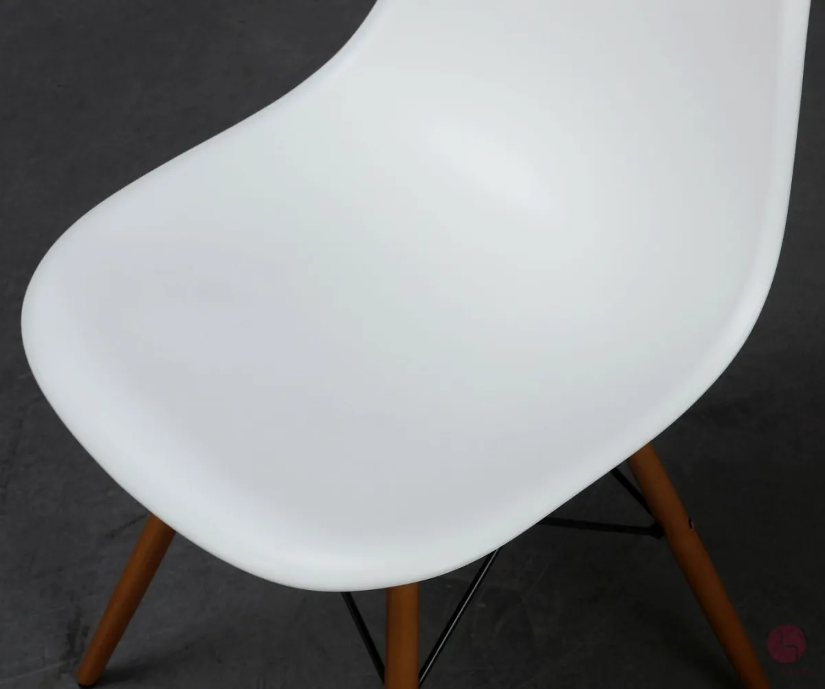 Vitra Side Chair DSW in Weiß mit hellem Ahorn Gestell gebraucht