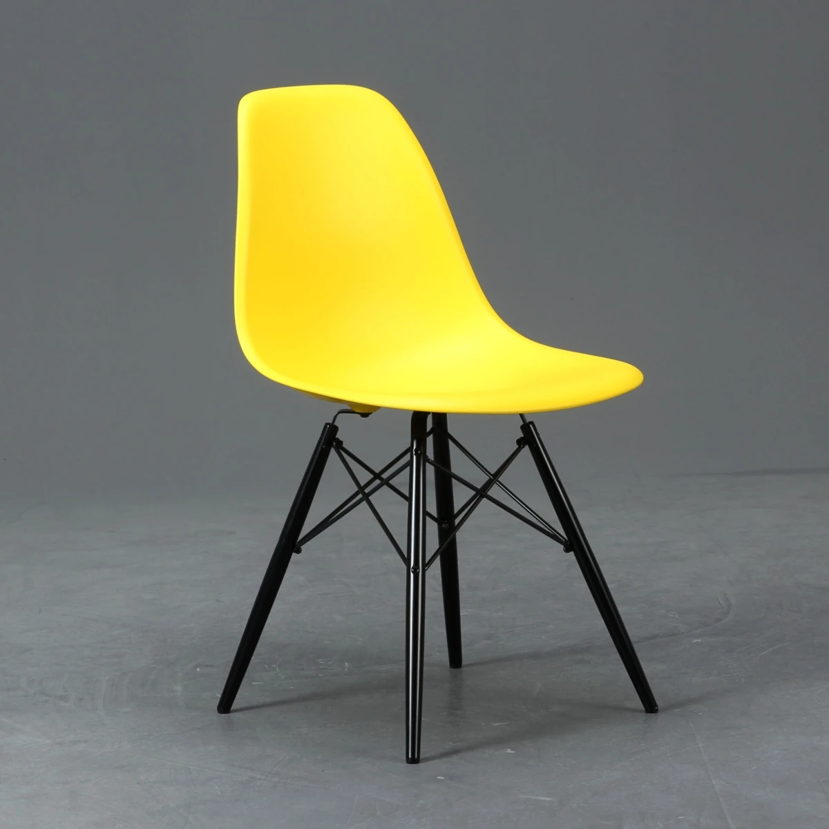 Vitra DSW Plastic Side Chair Gelb Ahorngestell neuwertig gebraucht Vitra DSW Plastic Side Chair Gelb Ahorngestell neuwertig gebraucht