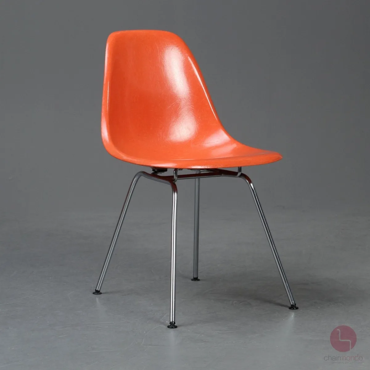 Vitra Eames Side Chair Orange Fiberglass mit Metallgestell gebraucht