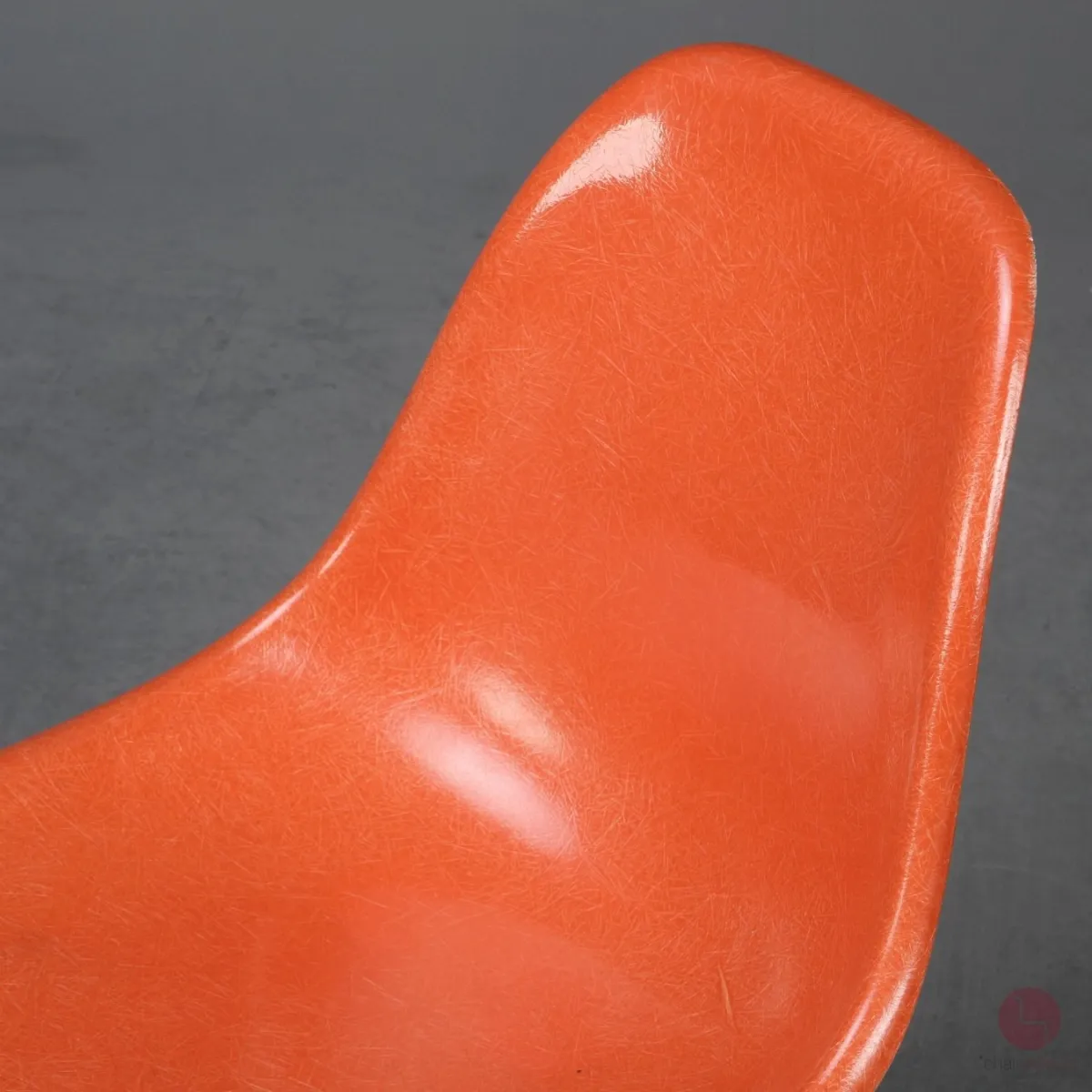 Vitra Eames Side Chair Orange Fiberglass mit Metallgestell gebraucht