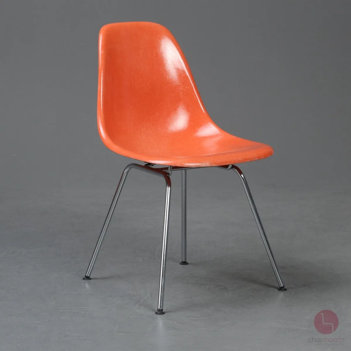 Vitra Eames Side Chair Orange Fiberglass mit Metallgestell gebraucht
