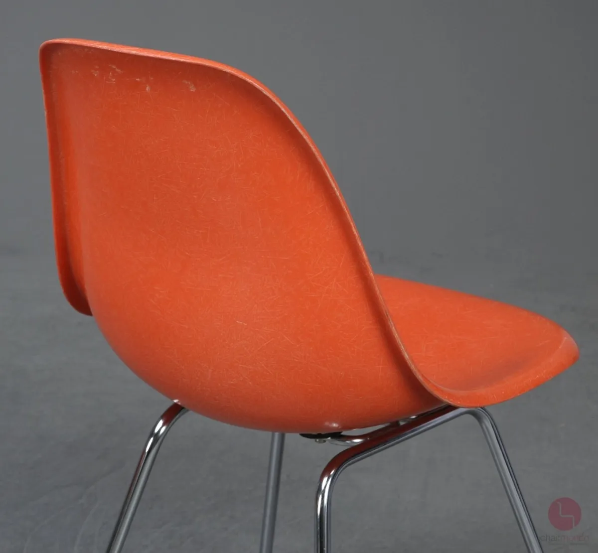 Vitra Eames Side Chair Orange Fiberglass mit Metallgestell gebraucht