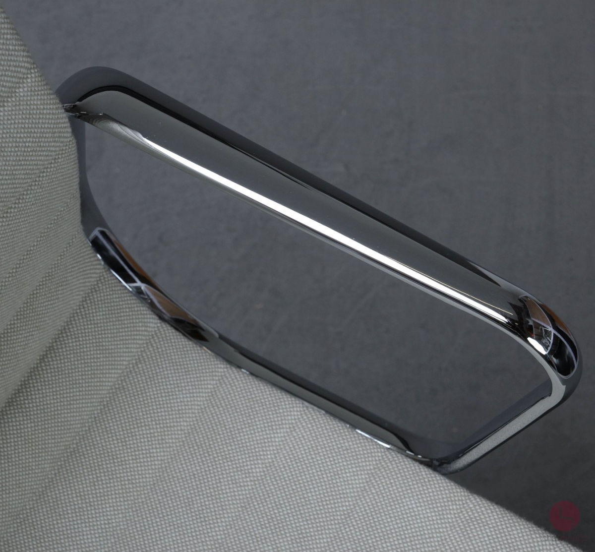 Vitra EA 104 Aluminium Chair Hopsak Elfenbein gebraucht