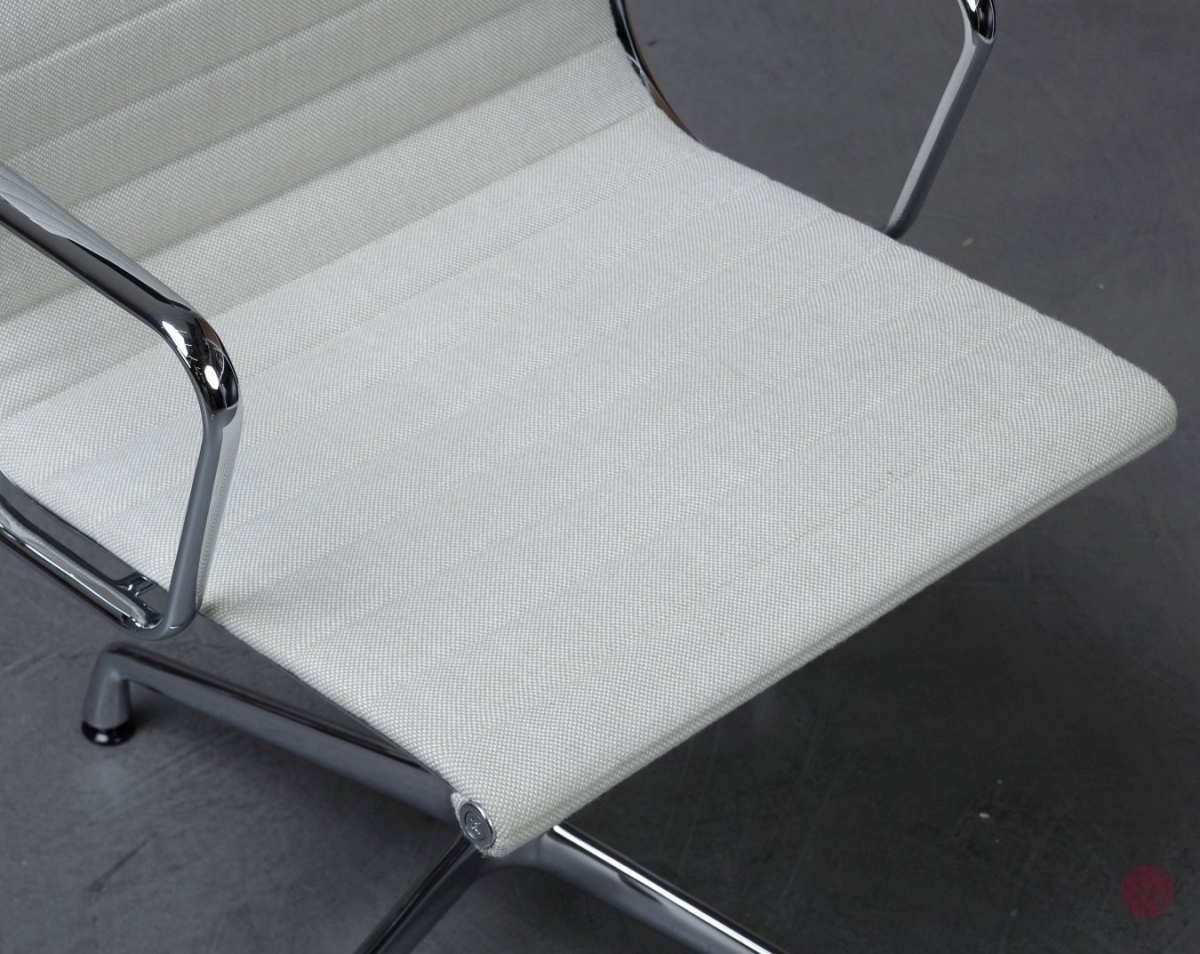 Vitra EA 104 Aluminium Chair Hopsak Elfenbein gebraucht