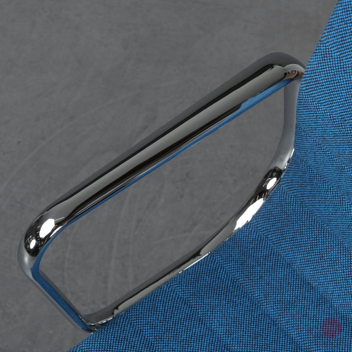 Vitra EA 104 Aluminium Chair Hopsak Blau gebraucht