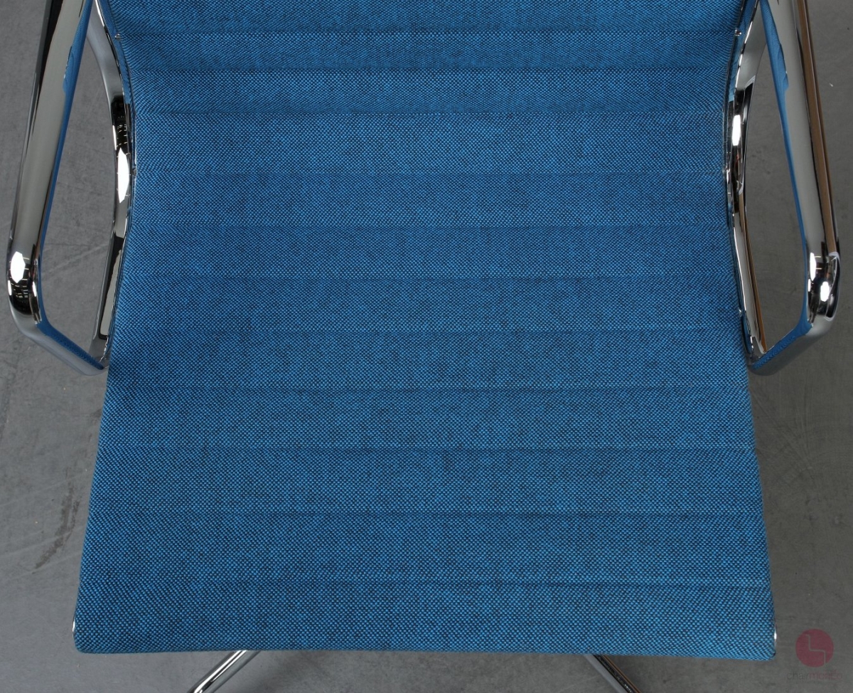 Vitra EA 104 Aluminium Chair Hopsak Blau gebraucht