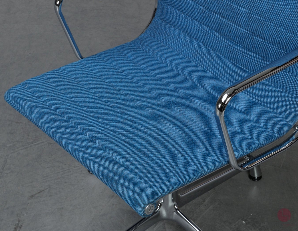 Vitra EA 104 Aluminium Chair Hopsak Blau gebraucht