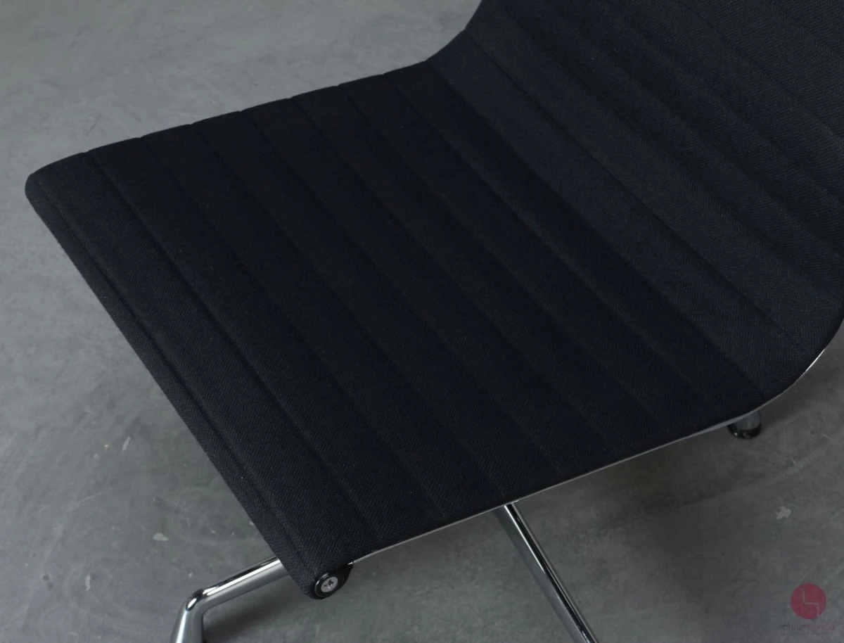 Vitra EA 106 Aluminium Chair Hopsak Schwarz gebraucht Vitra EA 106 Aluminium Chair Hopsak Schwarz gebraucht