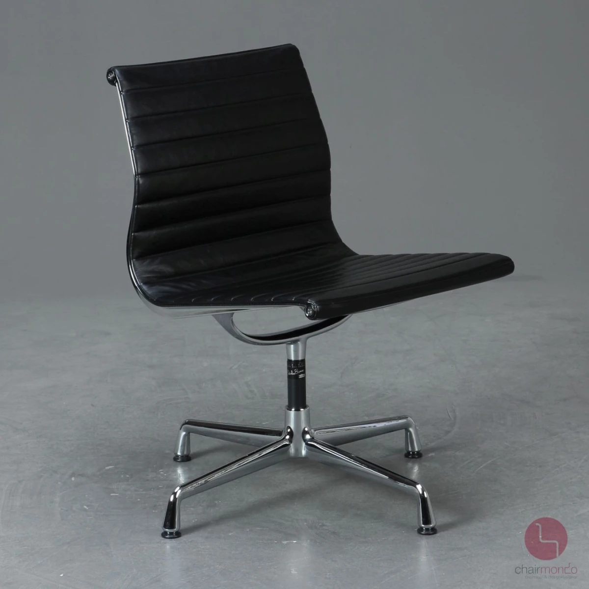 Vitra EA 106 Aluminium Chair Leder Schwarz gebraucht Vitra EA 106 Aluminium Chair Leder Schwarz gebraucht