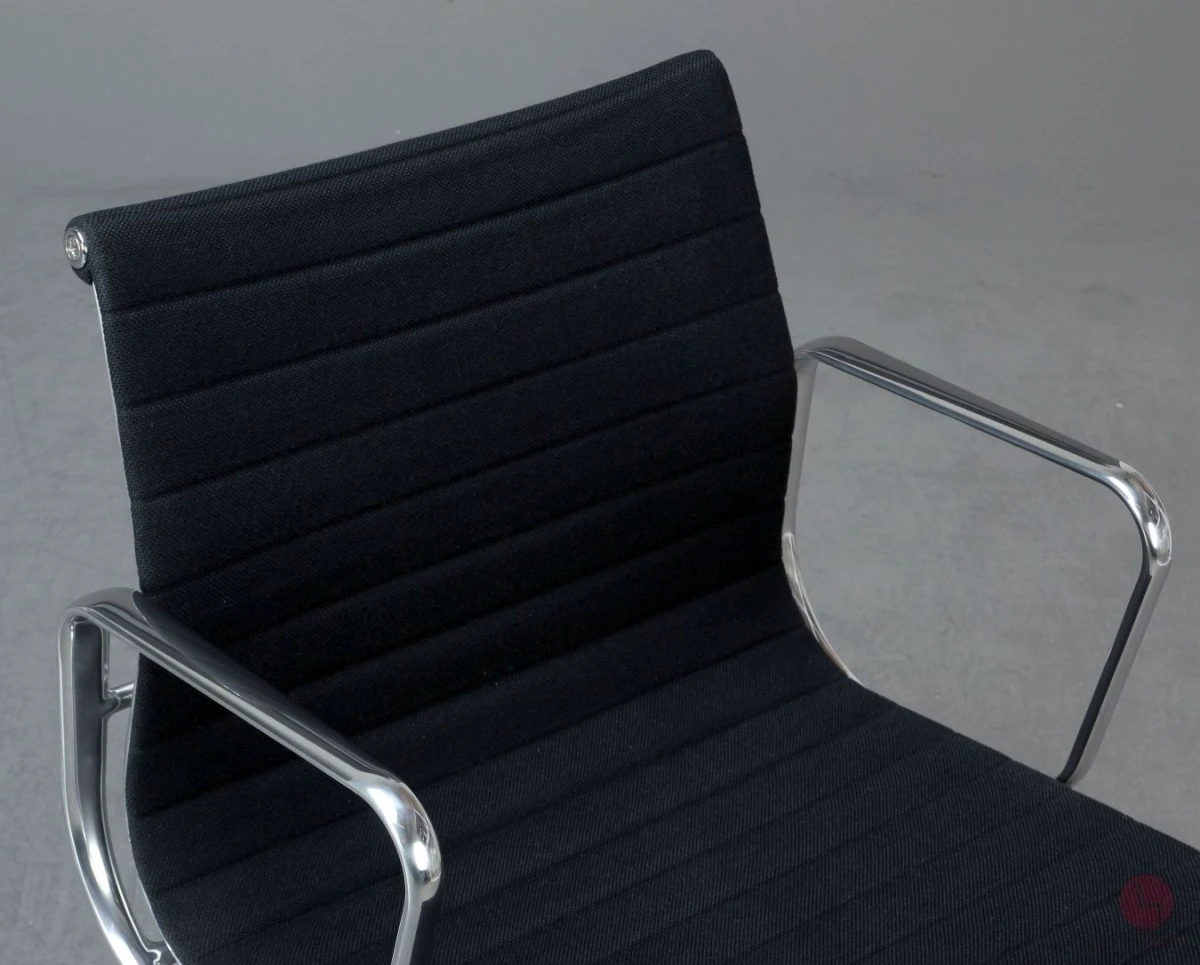 Vitra EA 107 Aluminium Chair Hopsak Schwarz Alu poliert gebraucht Vitra EA 107 Aluminium Chair Hopsak Schwarz Alu poliert gebraucht
