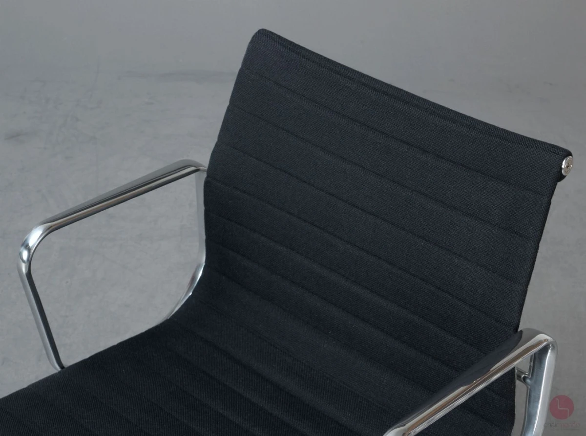Vitra EA 107 Aluminium Chair Hopsak Schwarz Alu poliert gebraucht Vitra EA 107 Aluminium Chair Hopsak Schwarz Alu poliert gebraucht