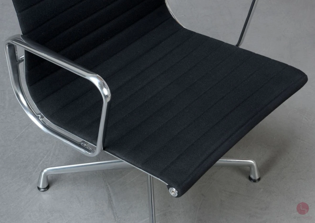 Vitra EA 107 Aluminium Chair Hopsak Schwarz Alu poliert gebraucht Vitra EA 107 Aluminium Chair Hopsak Schwarz Alu poliert gebraucht