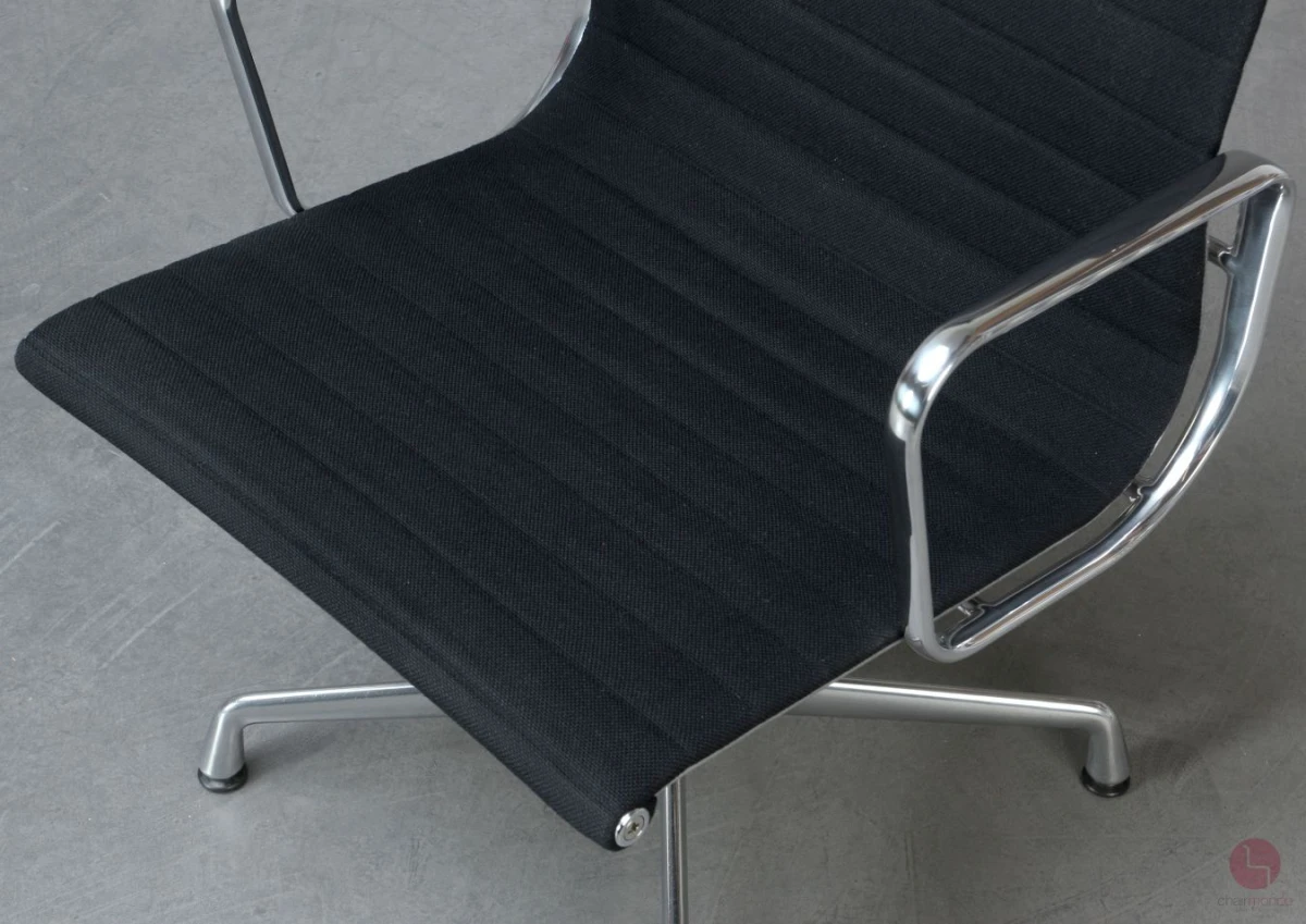 Vitra EA 107 Aluminium Chair Hopsak Schwarz Alu poliert gebraucht Vitra EA 107 Aluminium Chair Hopsak Schwarz Alu poliert gebraucht