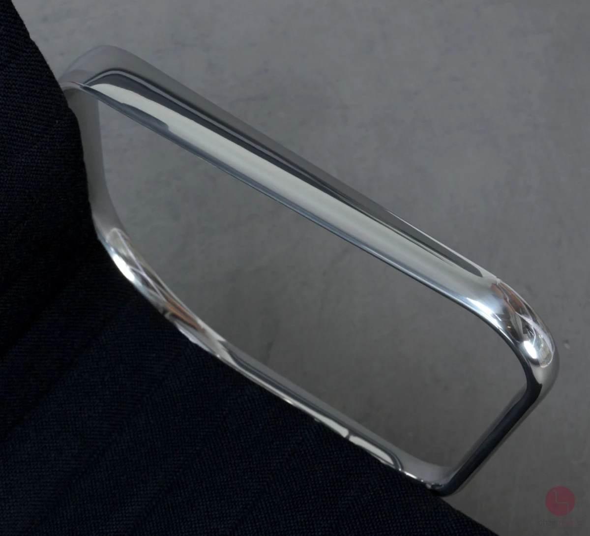Vitra EA 107 Aluminium Chair Hopsak Schwarz Alu poliert gebraucht Vitra EA 107 Aluminium Chair Hopsak Schwarz Alu poliert gebraucht