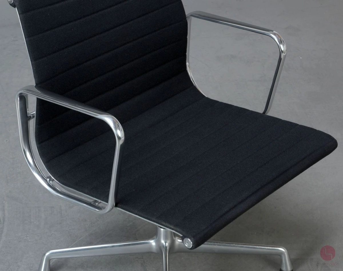 Vitra EA 107 Aluminium Chair Hopsak Schwarz Alu poliert gebraucht Vitra EA 107 Aluminium Chair Hopsak Schwarz Alu poliert gebraucht