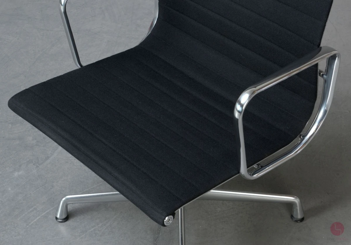 Vitra EA 107 Aluminium Chair Hopsak Schwarz Alu poliert gebraucht Vitra EA 107 Aluminium Chair Hopsak Schwarz Alu poliert gebraucht