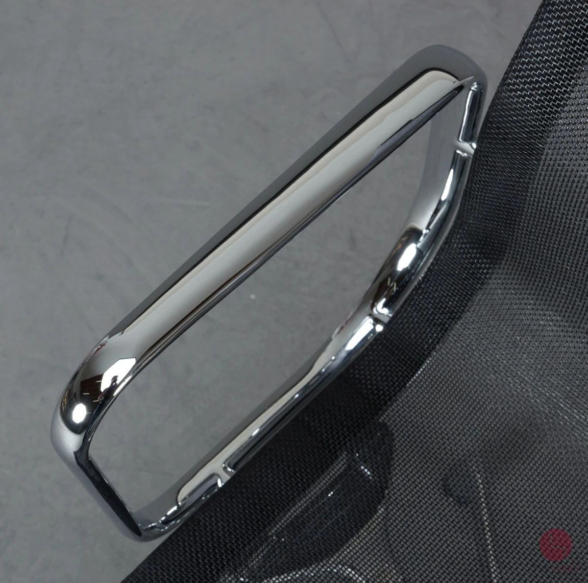 Vitra EA 107 Aluminium Chair Netzgewebe Schwarz verchromt gebraucht Vitra EA 107 Aluminium Chair Netzgewebe Schwarz verchromt gebraucht