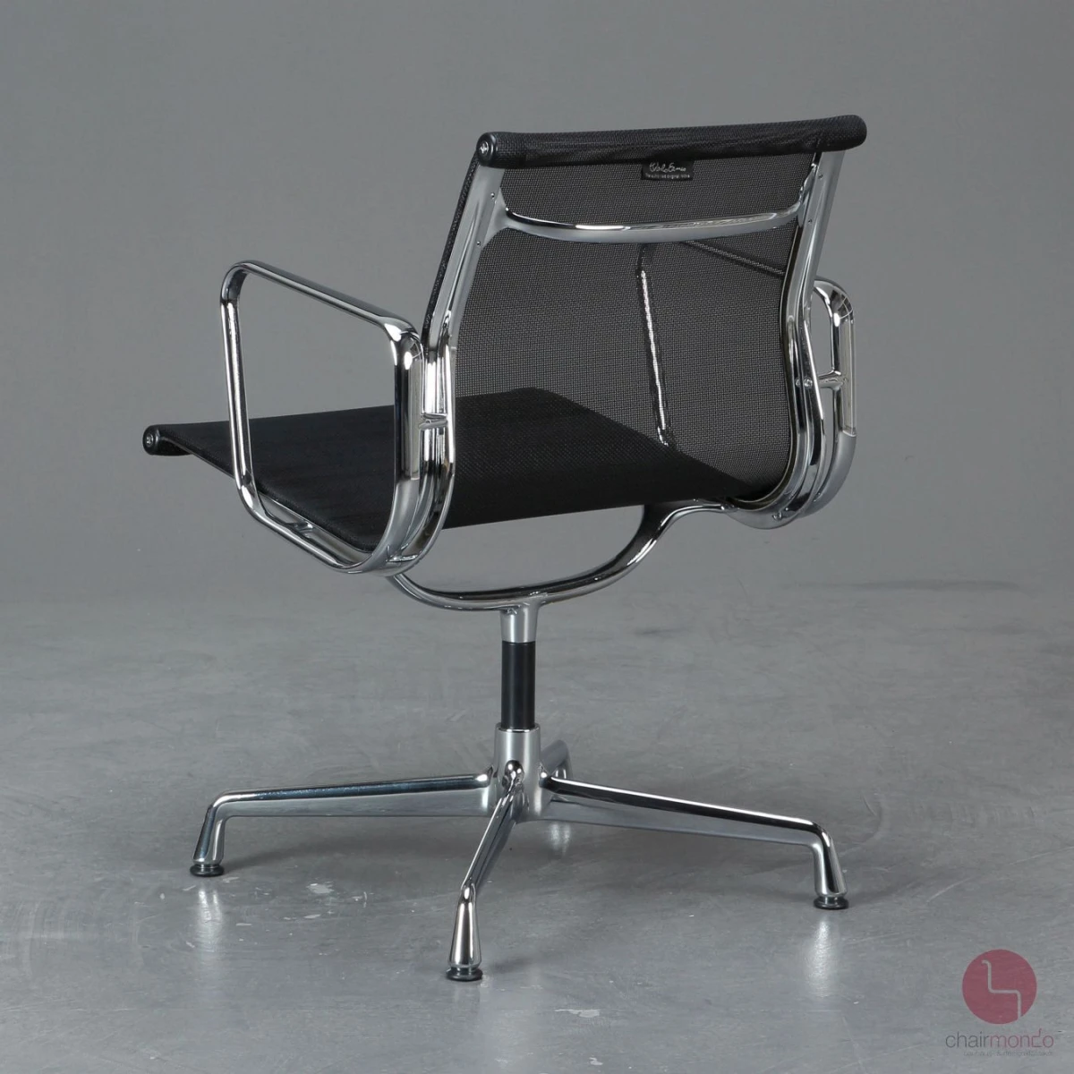 Vitra EA 107 Aluminium Chair Netzgewebe Schwarz verchromt gebraucht Vitra EA 107 Aluminium Chair Netzgewebe Schwarz verchromt gebraucht