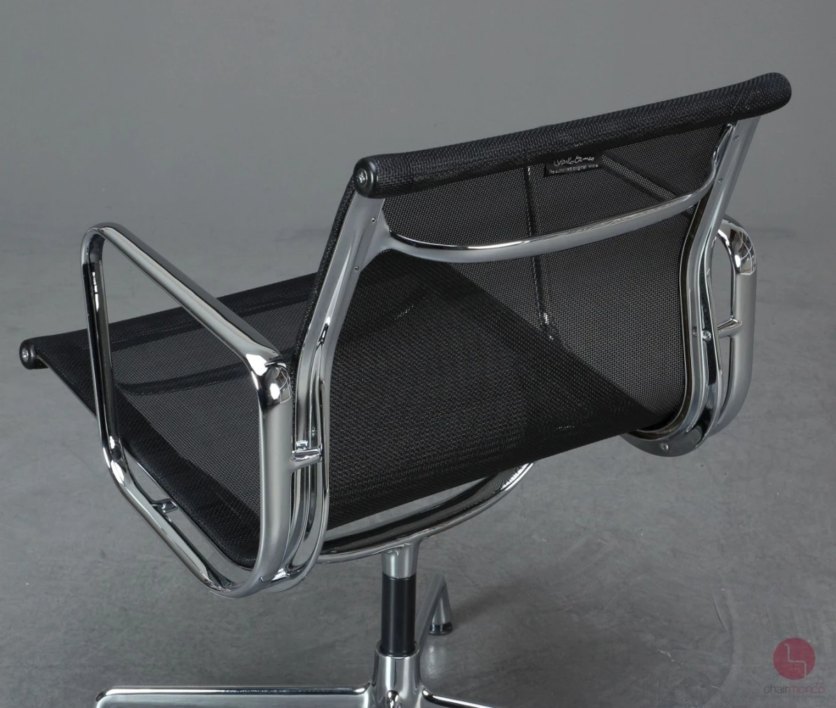 Vitra EA 107 Aluminium Chair Netzgewebe Schwarz verchromt gebraucht Vitra EA 107 Aluminium Chair Netzgewebe Schwarz verchromt gebraucht
