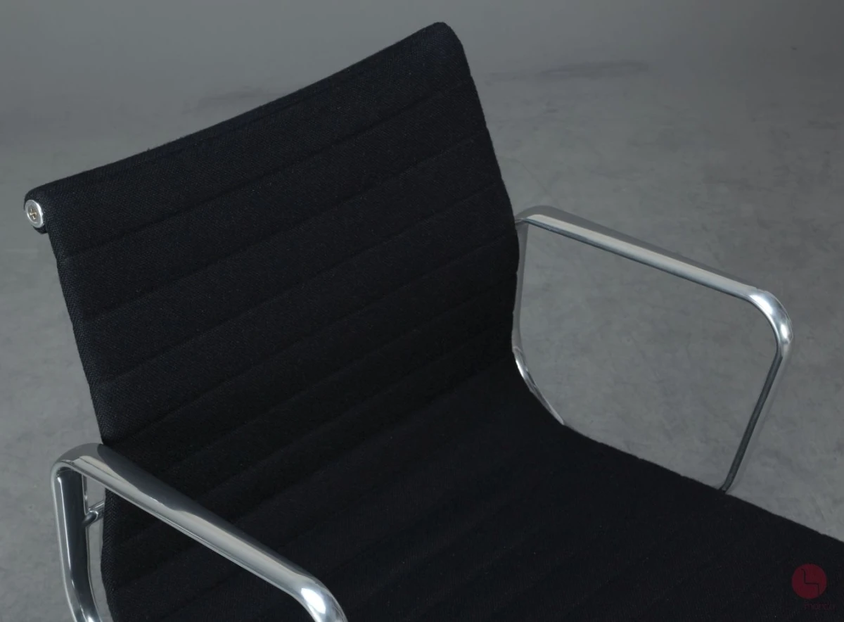 Vitra EA 108 Aluminium Chair Hopsak Schwarz Alu poliert gebraucht Vitra EA 108 Aluminium Chair Hopsak Schwarz Alu poliert gebraucht