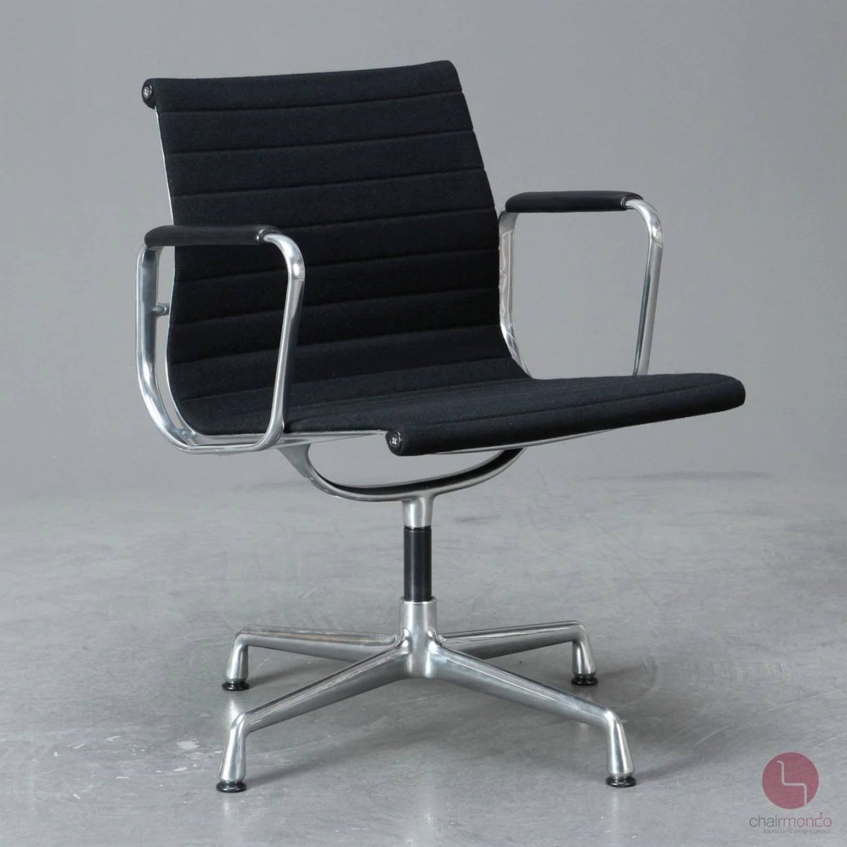 Vitra EA 108 Aluminium Chair Hopsak + Armauflagen Schwarz gebraucht Vitra EA 108 Aluminium Chair Hopsak + Armauflagen Schwarz gebraucht