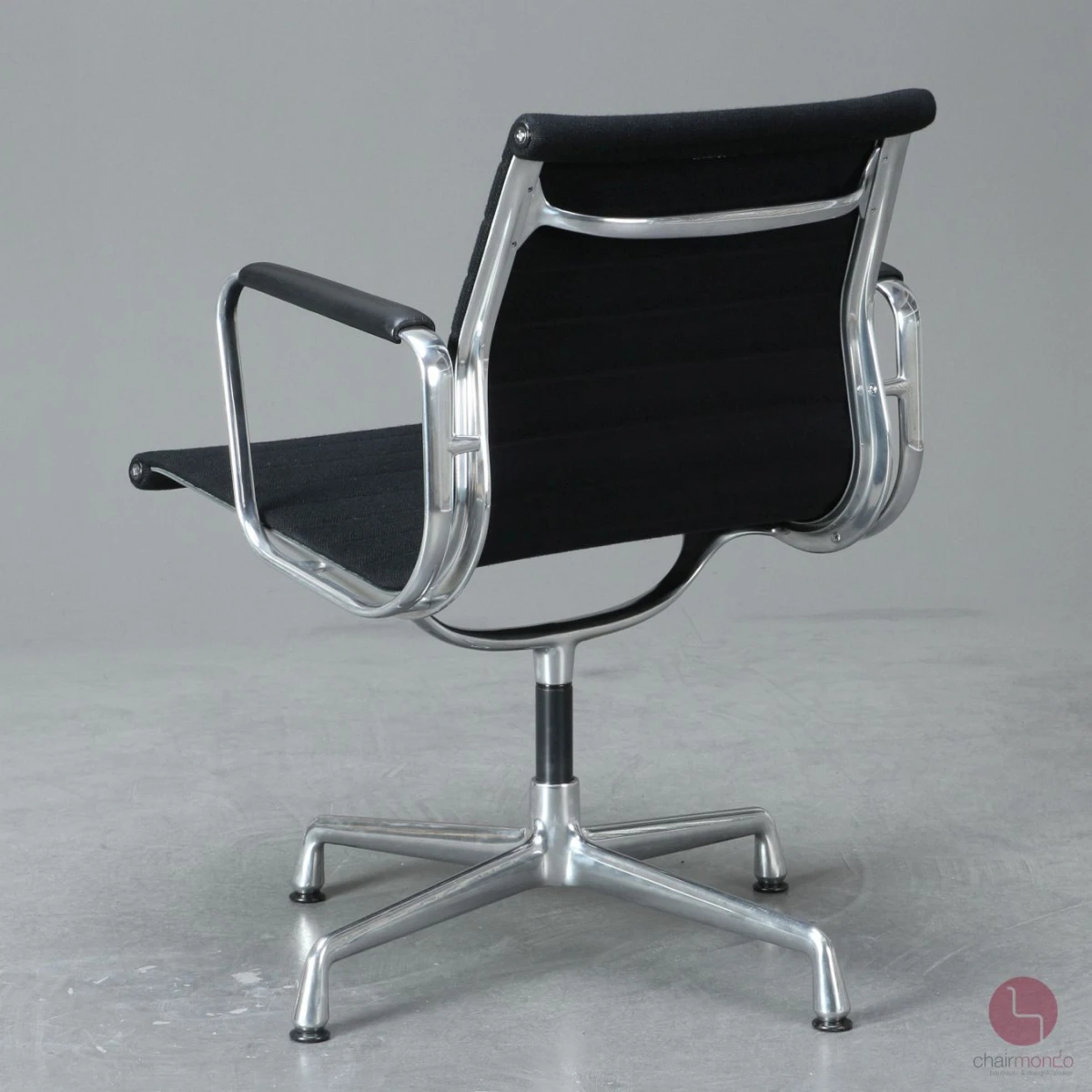 Vitra EA 108 Aluminium Chair Hopsak + Armauflagen Schwarz gebraucht Vitra EA 108 Aluminium Chair Hopsak + Armauflagen Schwarz gebraucht